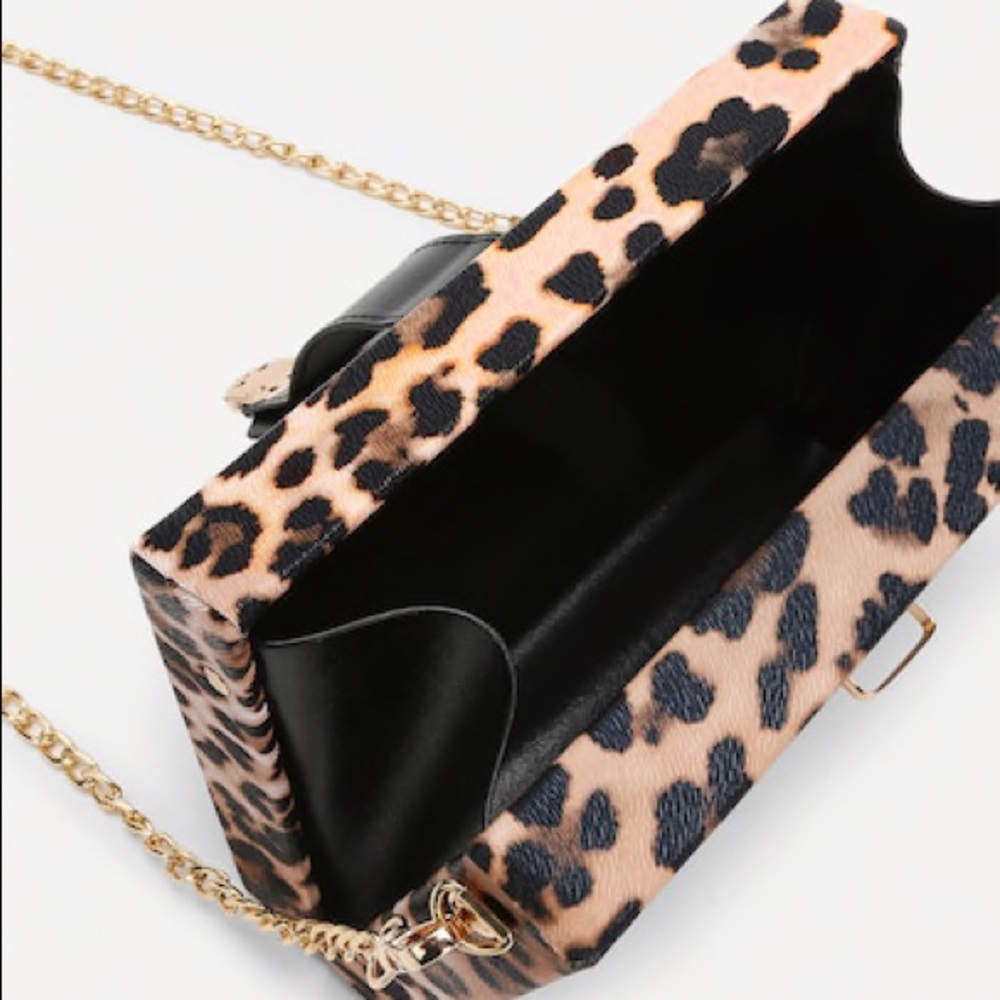Leopard Pattern Chain Crossbody Bag - Picture 2 of 3